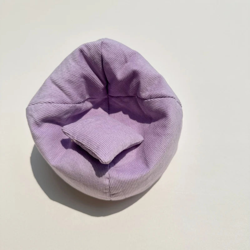 Title:

Labubu Mini Sofa – Cute Plush Chair for 15–17cm Labubu-Style Dolls